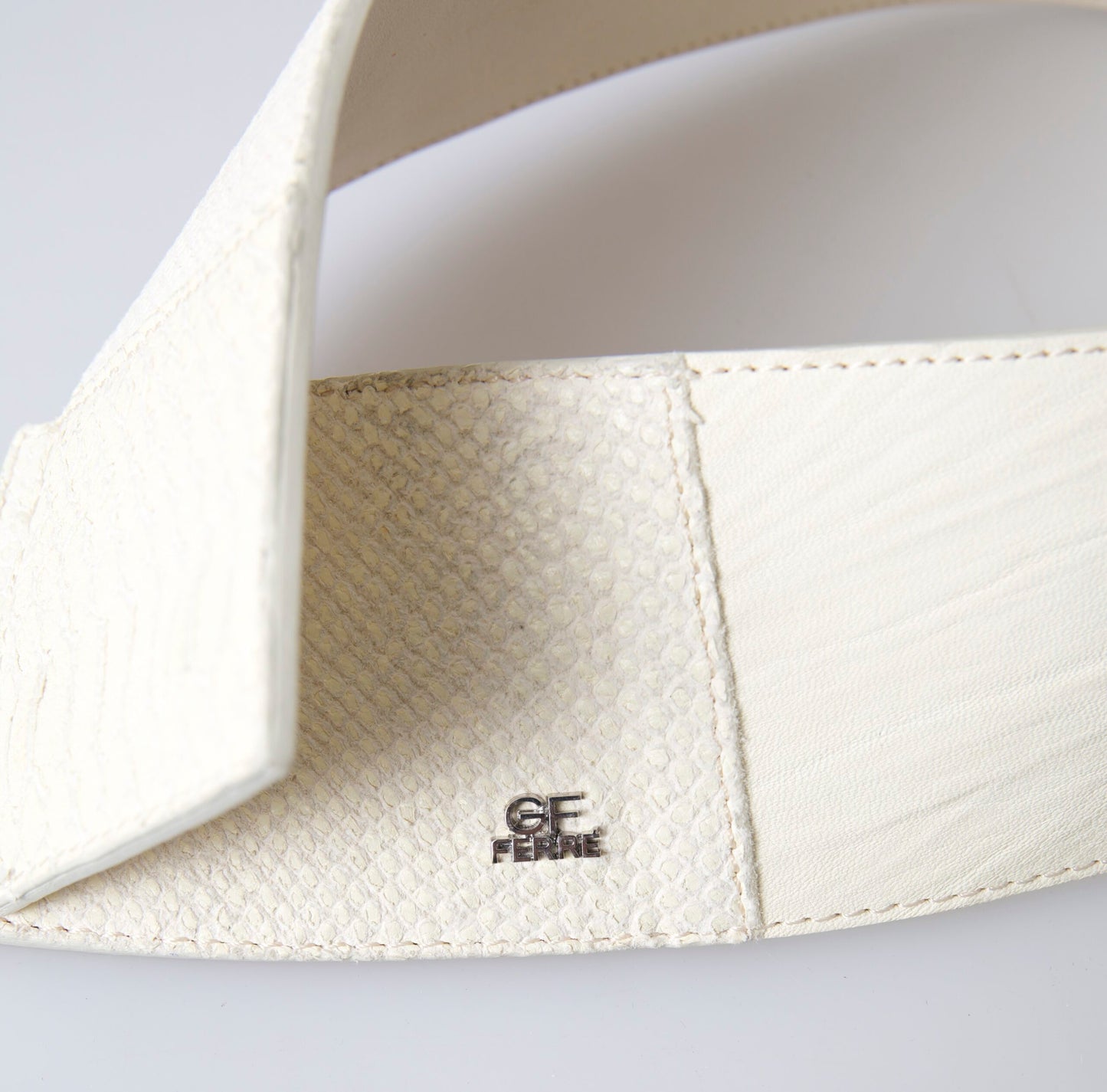 GF Ferre Breiter modischer Gürtel aus gewachster Baumwolle in Off-White