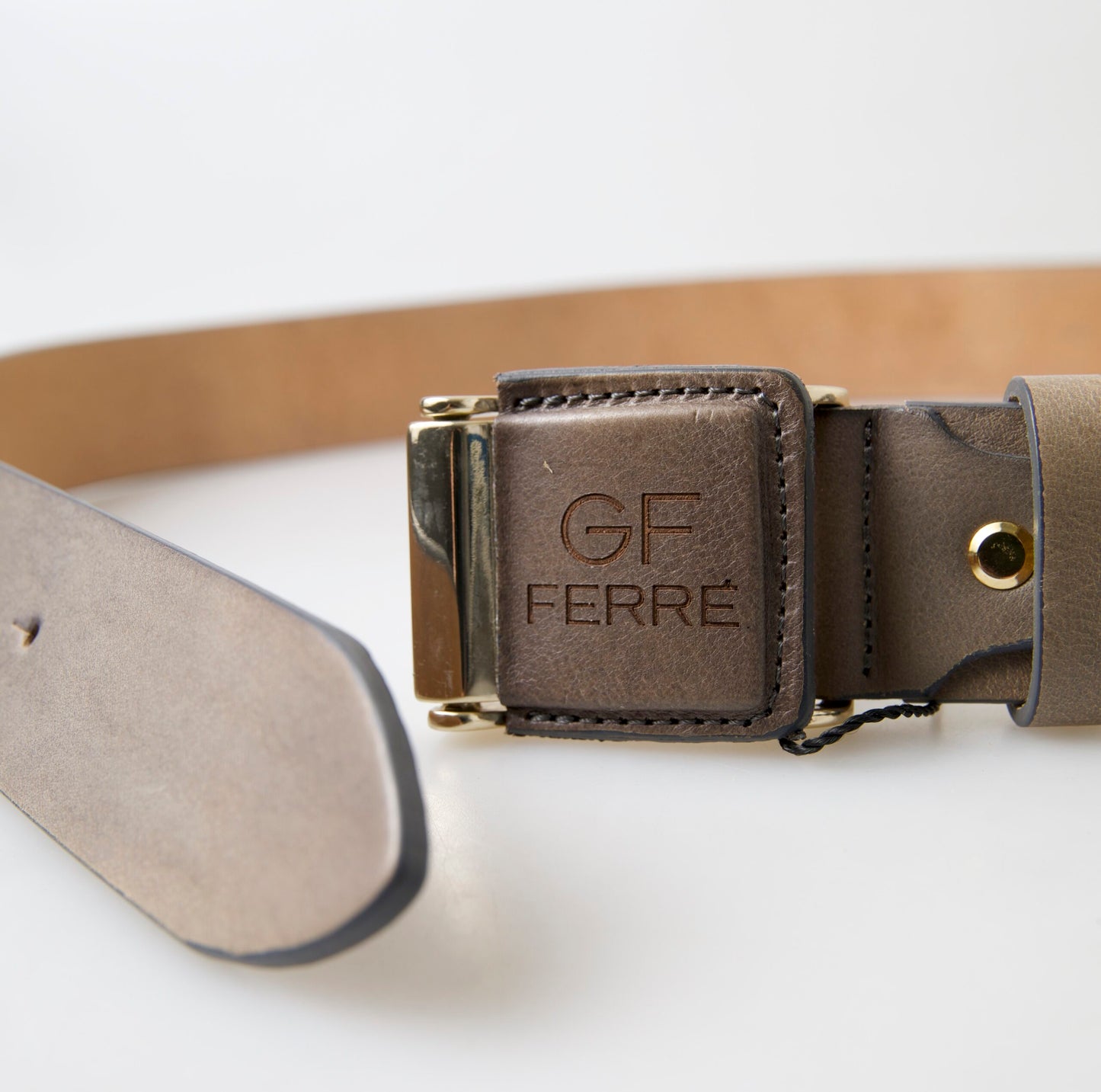 GF Ferre – Brauner Taillengürtel aus Leder mit Logo-Schnalle