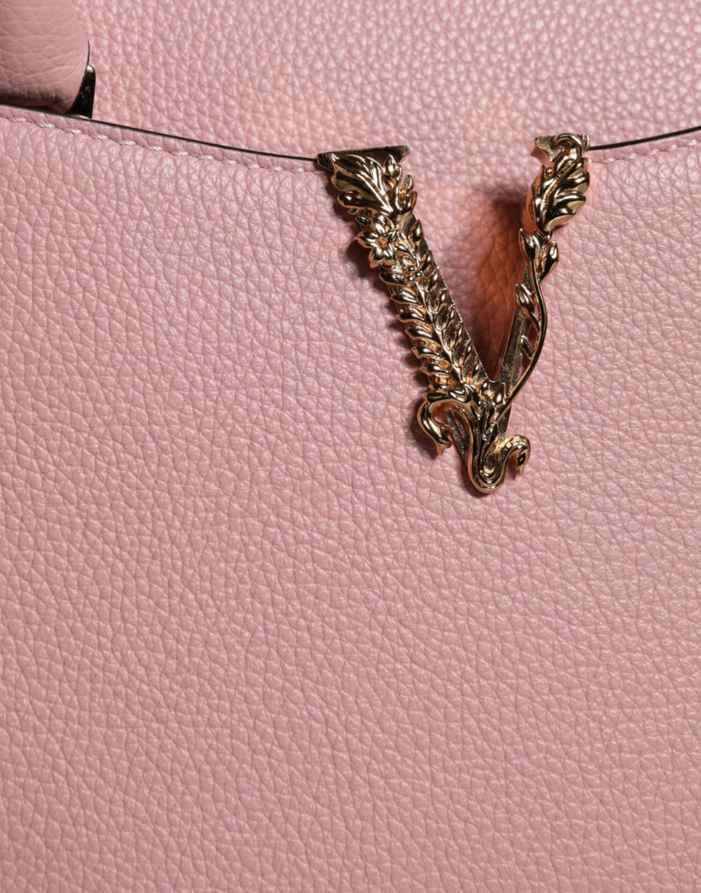 Petit sac bandoulière Versace en cuir de veau grainé rose