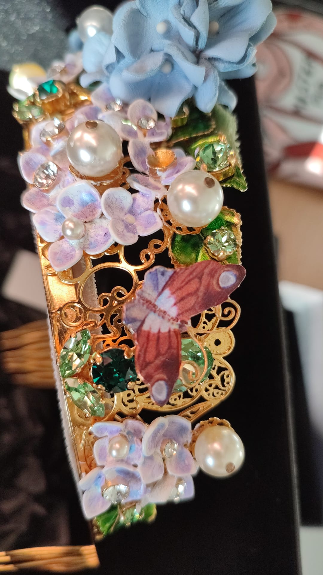 Serre-tête couronne diadème Dolce &amp; Gabbana en cristal doré et hortensia violet