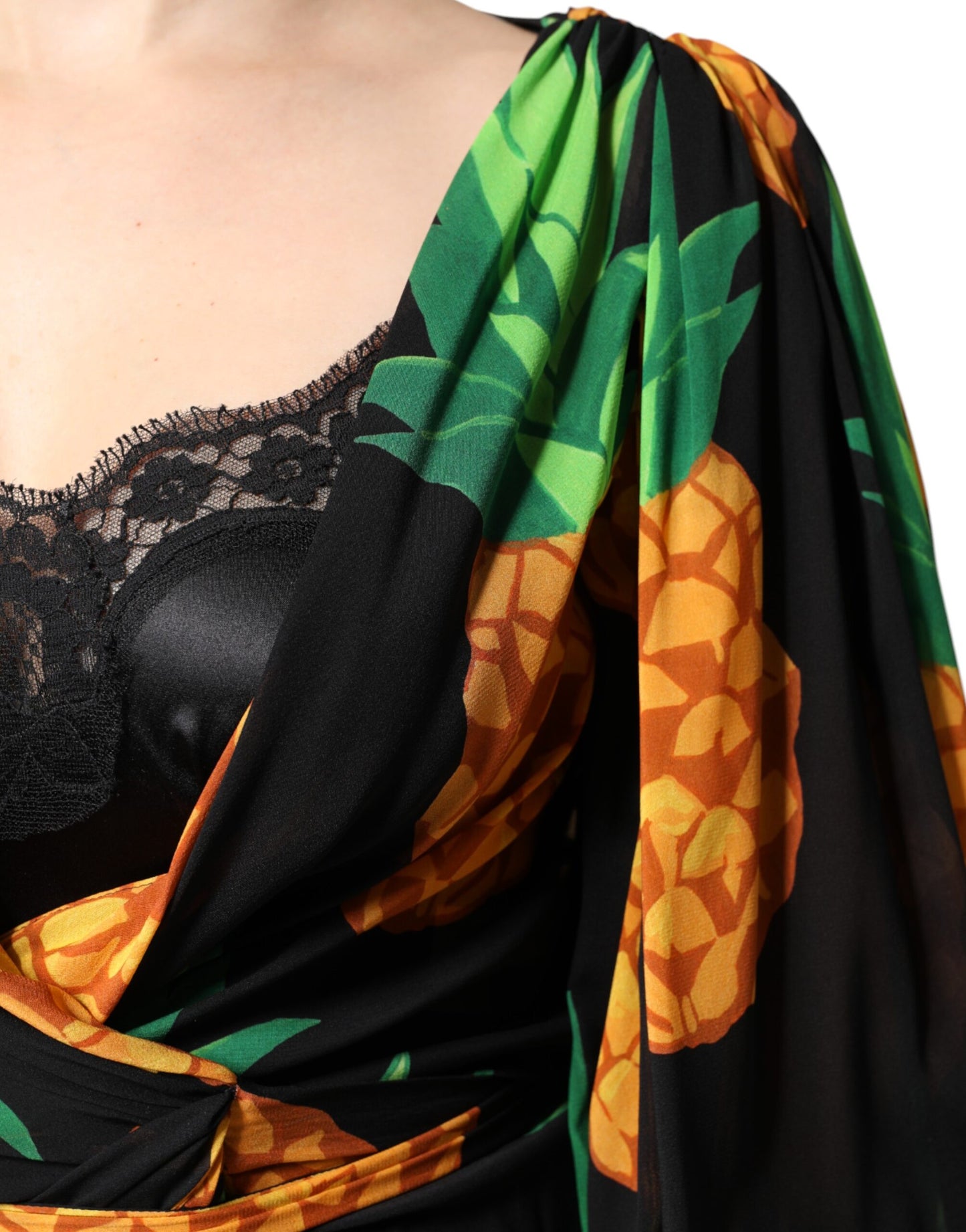 Robe portefeuille drapée en soie noire à imprimé ananas Dolce &amp; Gabbana