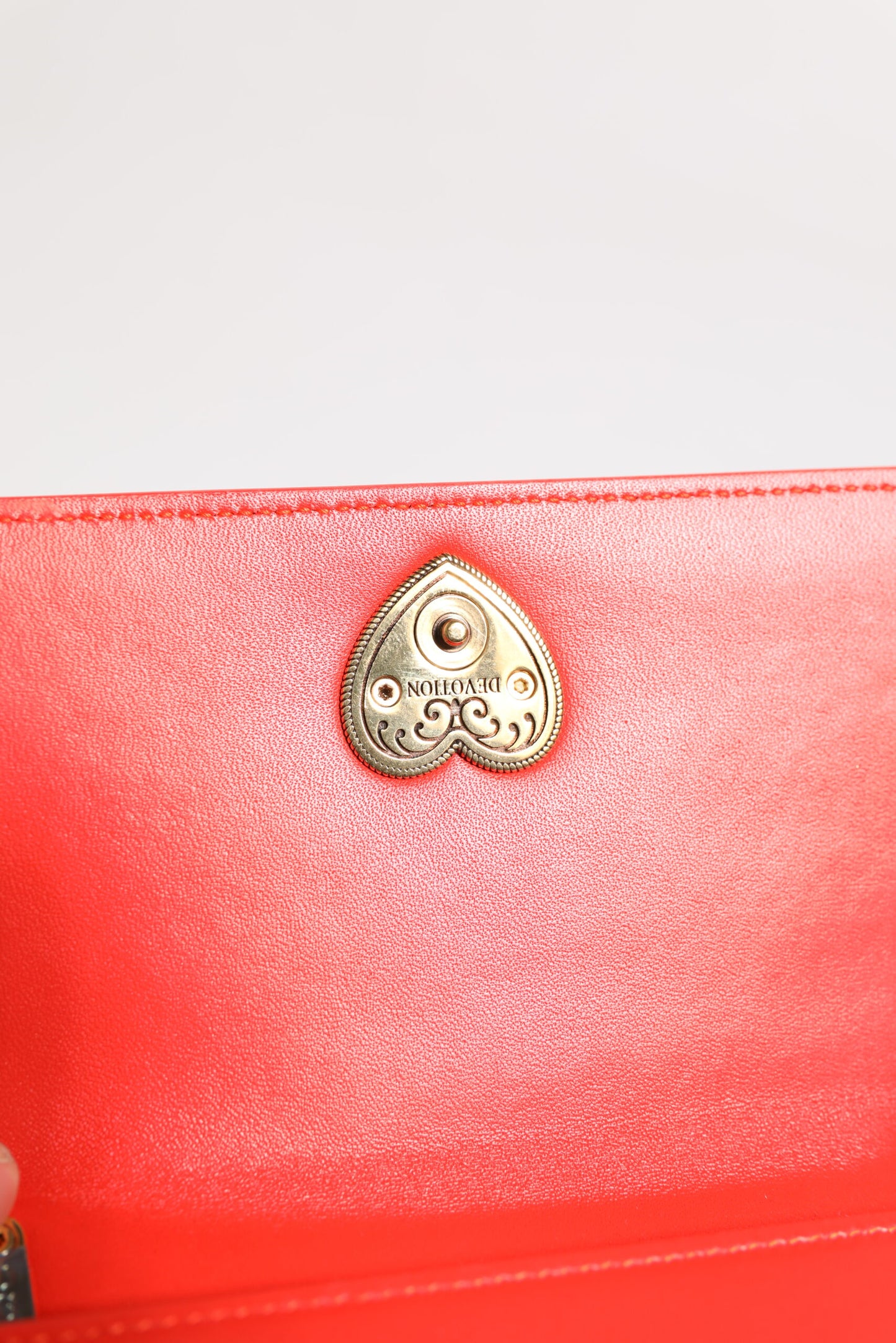 Sac bandoulière pour téléphone Dolce &amp; Gabbana en cuir rouge matelassé Devotion