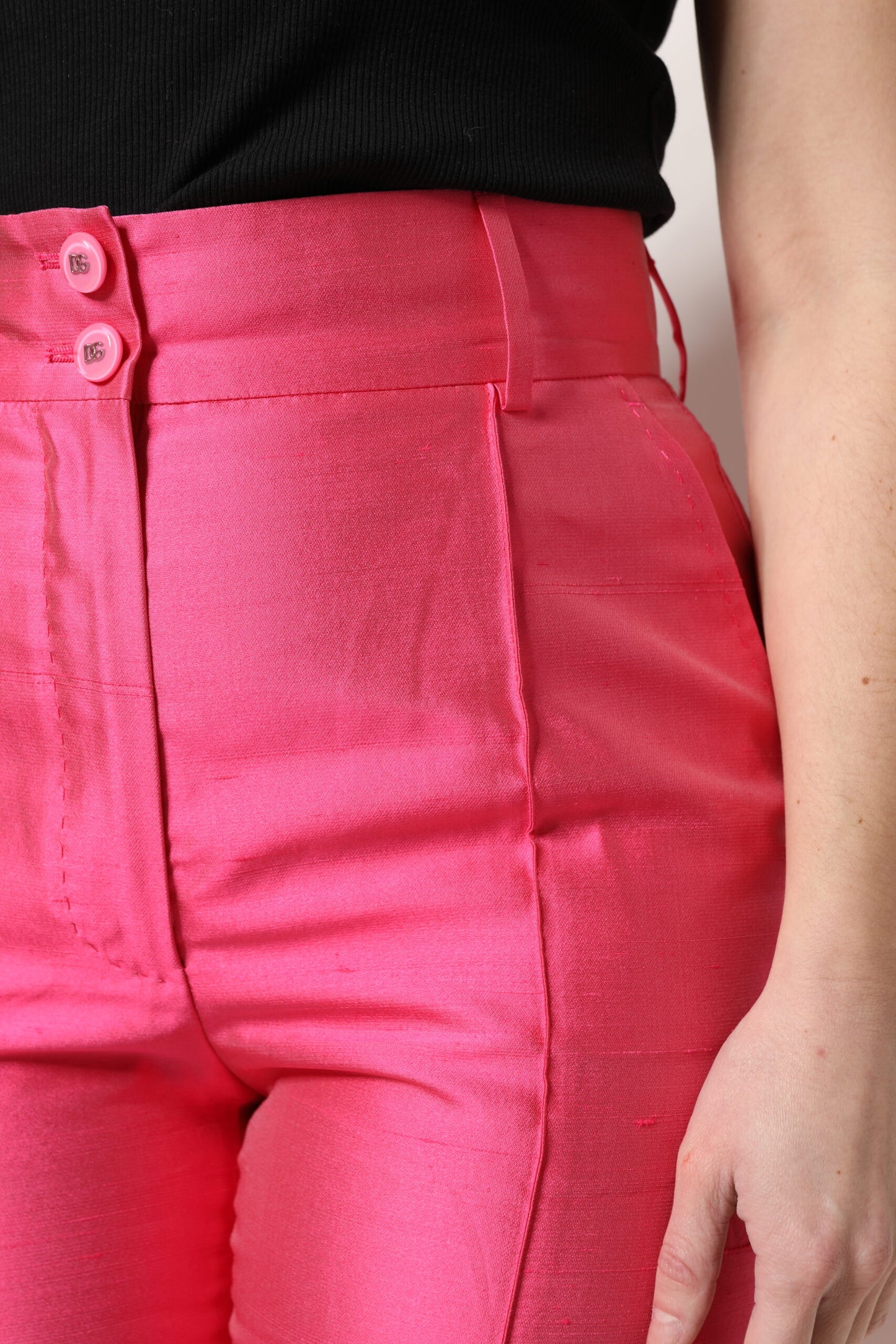 Dolce &amp; Gabbana – Hoch taillierte Karottenhose aus rosa Seide